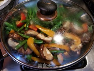 鲜菇彩椒炒四季豆的做法步骤：9
