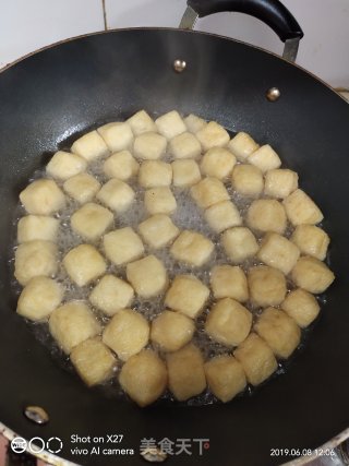 油豆腐焖大白菜的做法步骤：1