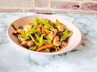 青椒炒鸡肉的做法步骤：8