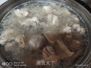 杂烩炖鸡的做法步骤：1