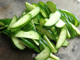 水果黄瓜炒蛋的做法步骤：2
