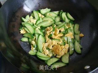 水果黄瓜炒蛋的做法步骤：5