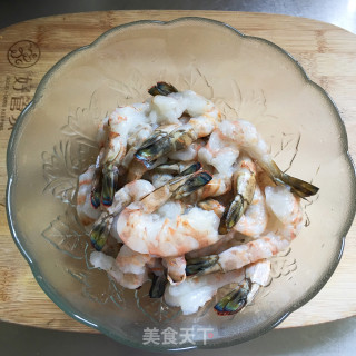 香酥炸虾仁的做法步骤：1