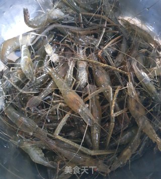 油爆河虾的做法步骤：1
