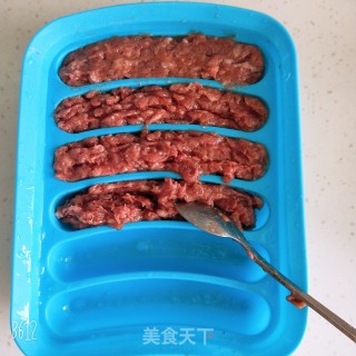 蒜香猪肉肠的做法步骤：5