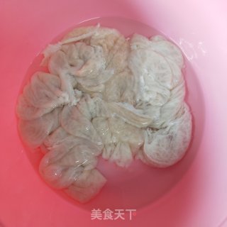 醋溜肥肠的做法步骤：1
