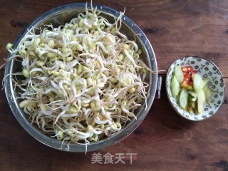 清炒绿豆芽的做法步骤：1