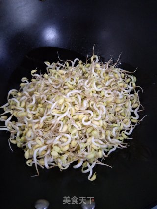 清炒绿豆芽的做法步骤：3