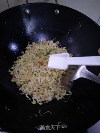 清炒绿豆芽的做法步骤：5