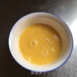 胡萝卜青椒炒鸡蛋的做法步骤：2
