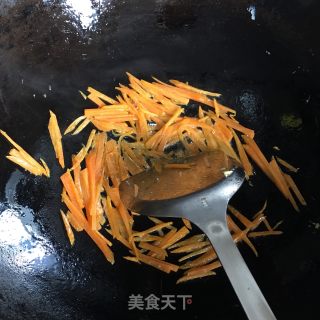 胡萝卜青椒炒鸡蛋的做法步骤：4