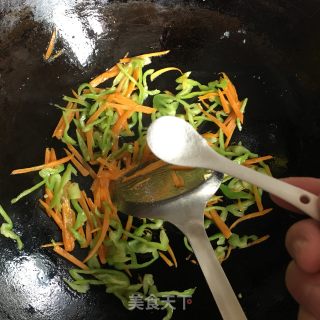 胡萝卜青椒炒鸡蛋的做法步骤：5