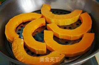 南瓜花卷的做法步骤：2