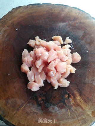 彩椒炒鸡丁的做法步骤：2