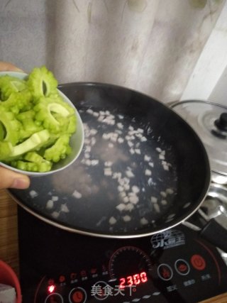 肥肉苦瓜汤的做法步骤：6
