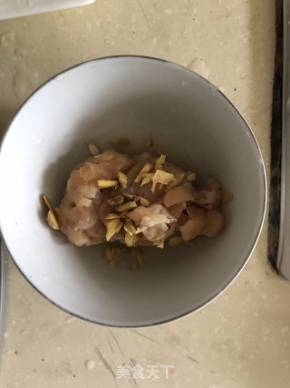 三色鸡丁的做法步骤：2