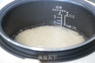 电饭煲腊肠焖饭的做法步骤：4