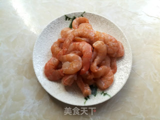 胡萝卜虾肠的做法步骤：1