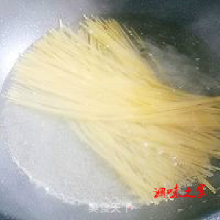 火腿番茄拌意面的做法步骤：2
