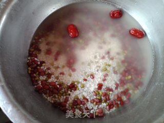 豆子红枣粽的做法步骤：1