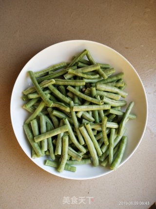 炒豆角的做法步骤：2