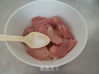 回锅肉的做法步骤：1