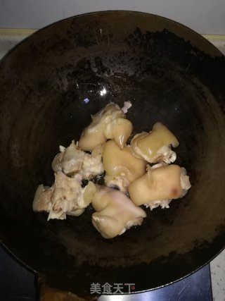 川卤猪蹄鸡腿的做法步骤：3