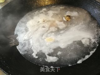 鲫鱼雪耳木瓜汤的做法步骤：3