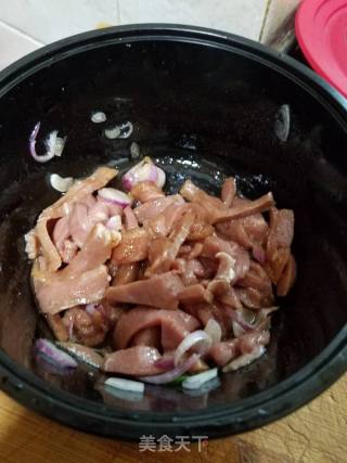 干炒牛河的做法步骤：2