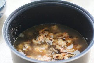 香菇菜虾仁焖饭的做法步骤：7