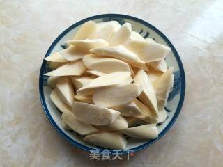油焖茭白的做法步骤：2