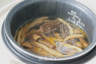 菌花油鸡汤的做法步骤：5