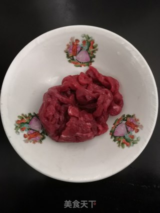 青椒牛肉丝的做法步骤：1