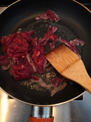 青椒牛肉丝的做法步骤：6