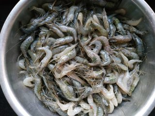 韭菜炒河虾的做法步骤：1