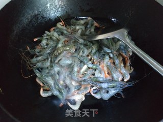 韭菜炒河虾的做法步骤：3