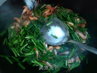 韭菜炒河虾的做法步骤：6