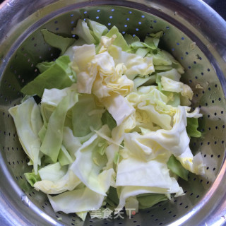 蚝油茭白包菜的做法步骤：3