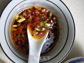 变蛋拌黄瓜的做法步骤：3