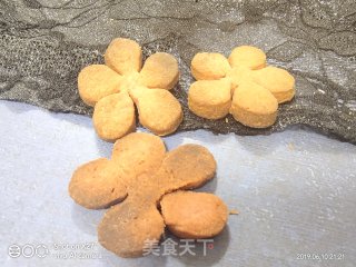 红曲梅花饼干的做法步骤：8