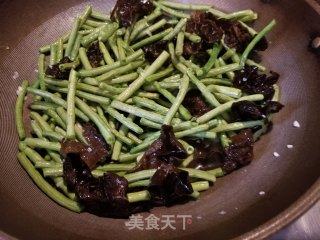 豆干木耳炒豆角的做法步骤：6