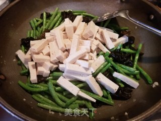 豆干木耳炒豆角的做法步骤：7