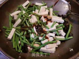 豆干木耳炒豆角的做法步骤：8
