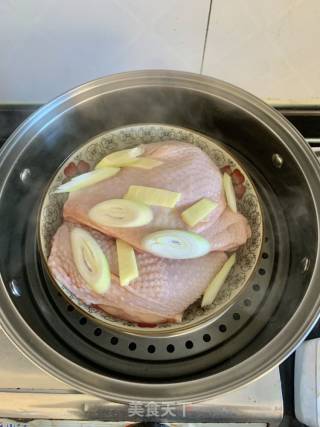 手撕鸡—下酒菜的做法步骤：2