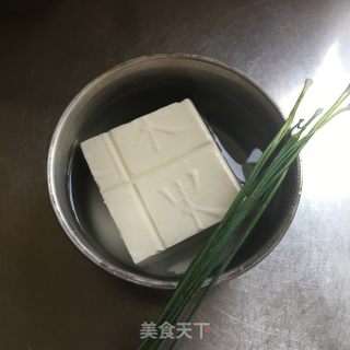 小葱拌豆腐的做法步骤：1