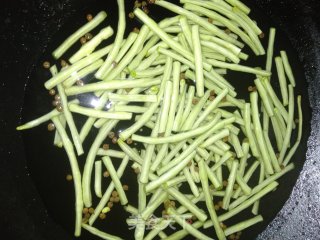 干扁豇豆的做法步骤：2