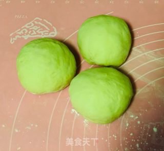 鸡肉松奶酪黄瓜面包的做法步骤：2