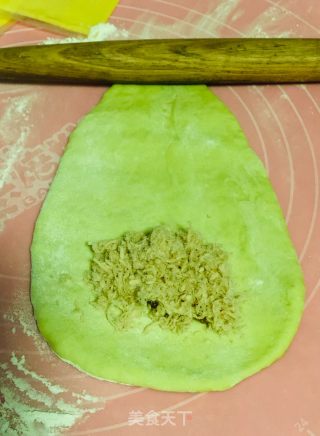 鸡肉松奶酪黄瓜面包的做法步骤：8
