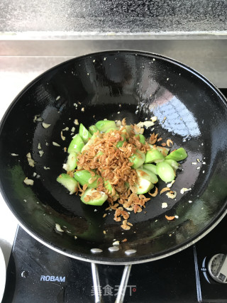 虾皮炒丝瓜的做法步骤：6