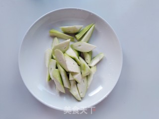 丝瓜炒鸡蛋的做法步骤：2